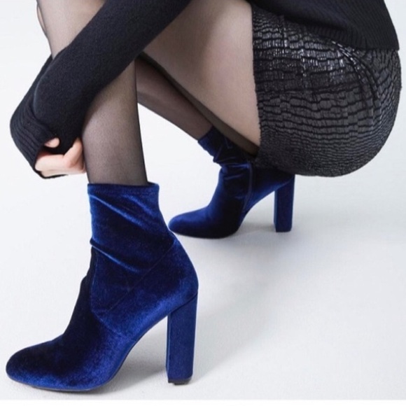 Steve Madden “Edit” Blue Velvet 4” Heeled Ankle Booties Size 10 Edgy Shoes Boots - Picture 1 of 16